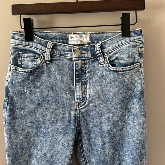 FREE PEOPLE Great Heights Acid Wash Frayed High Rise Skinny Jeans Size 27 - Picture 4 of 7